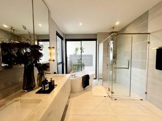 For sale 3 bedrooms house in Bang Kapi, Bangkok