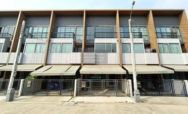 Продажа 3 спальни таунхаус в Сапхан Сунг, Бангкок