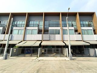 Продажа 3 спальни таунхаус в Сапхан Сунг, Бангкок