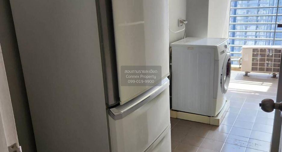 For sale 2 bedrooms condo in Huai Khwang, Bangkok