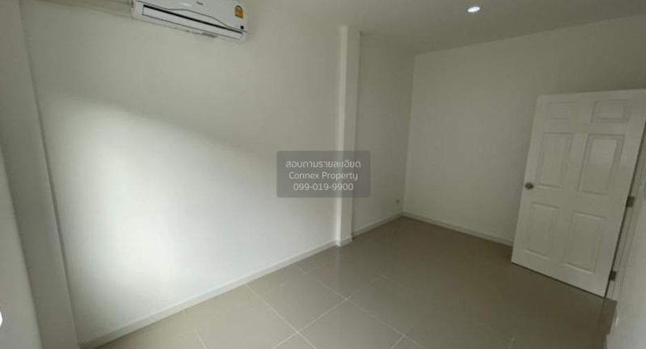 出售 4 卧室 联排别墅 在 Khlong Luang, Pathum Thani