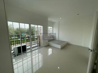 出售 4 卧室 联排别墅 在 Khlong Luang, Pathum Thani