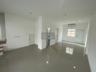出售 4 卧室 联排别墅 在 Khlong Luang, Pathum Thani