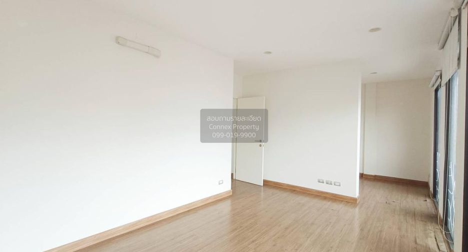 For sale 4 bedrooms townhouse in Bueng Kum, Bangkok
