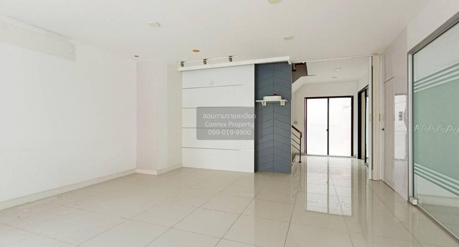 For sale 4 bedrooms townhouse in Bueng Kum, Bangkok