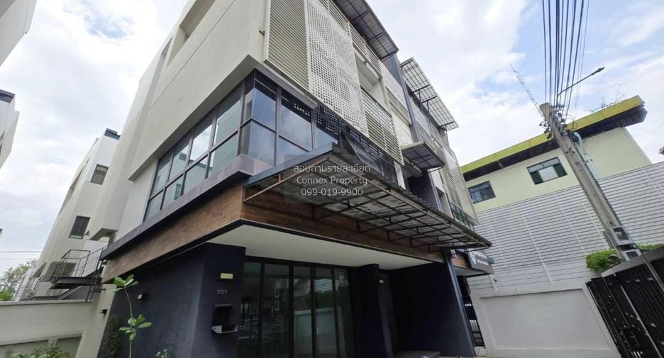 For sale 4 bedrooms townhouse in Bueng Kum, Bangkok