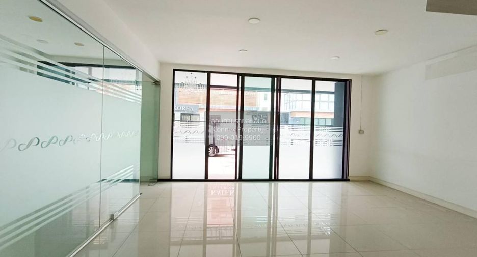 For sale 4 bedrooms townhouse in Bueng Kum, Bangkok