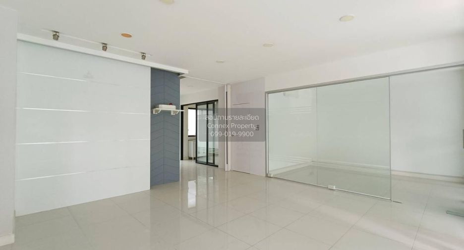 For sale 4 bedrooms townhouse in Bueng Kum, Bangkok