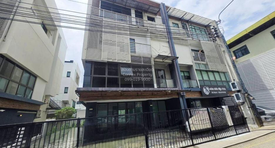 For sale 4 bedrooms townhouse in Bueng Kum, Bangkok