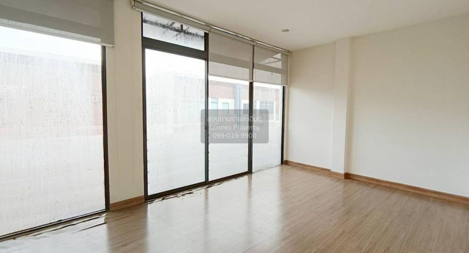 For sale 4 bedrooms townhouse in Bueng Kum, Bangkok