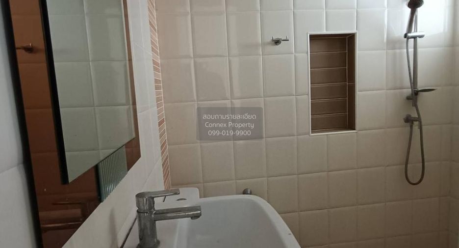 Продажа 4 спальни таунхаус в Sai Noi, Нонтабури