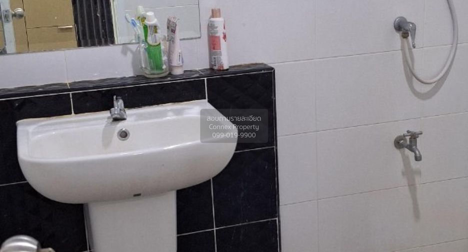 For sale 4 bedrooms townhouse in Sai Noi, Nonthaburi