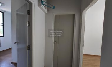 Casa adosada en venta de 3 habitaciones en Bang Yai, Nonthaburi