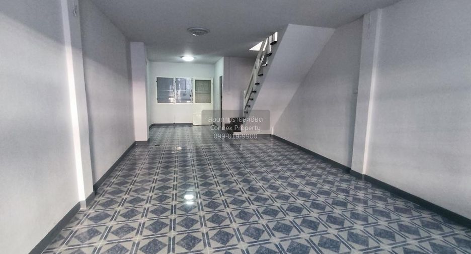 Casa adosada en venta de 2 habitaciones en Lam Luk Ka, Pathum Thani