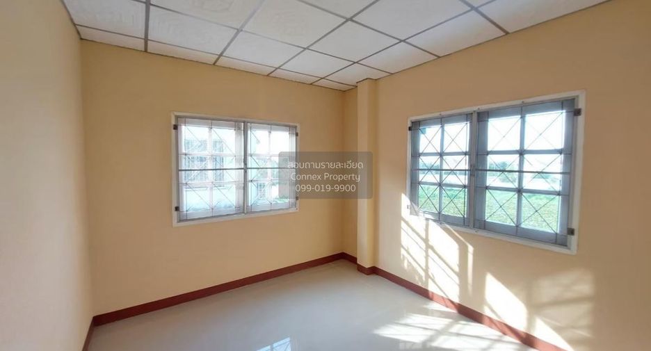 Casa adosada en venta de 2 habitaciones en Lam Luk Ka, Pathum Thani