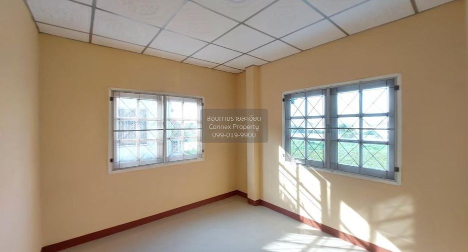 Casa adosada en venta de 2 habitaciones en Lam Luk Ka, Pathum Thani