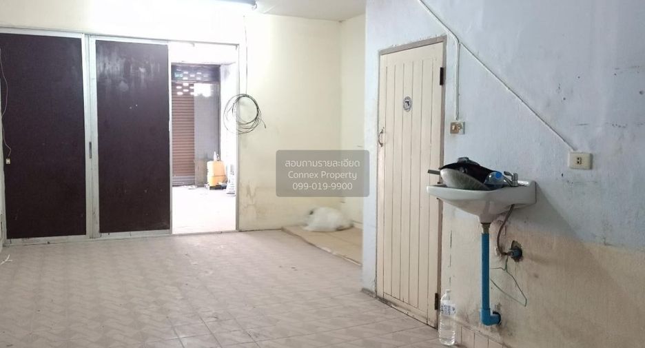Local comercial en venta de 5 habitaciones en Bang Kapi, Bangkok