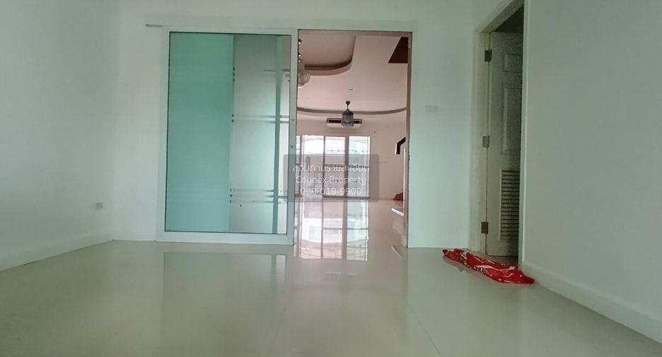 For sale 2 bedrooms townhouse in Khan Na Yao, Bangkok