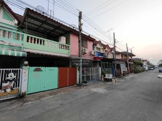 À vendre 2 chambres maison de ville à Khlong Luang, Pathum Thani