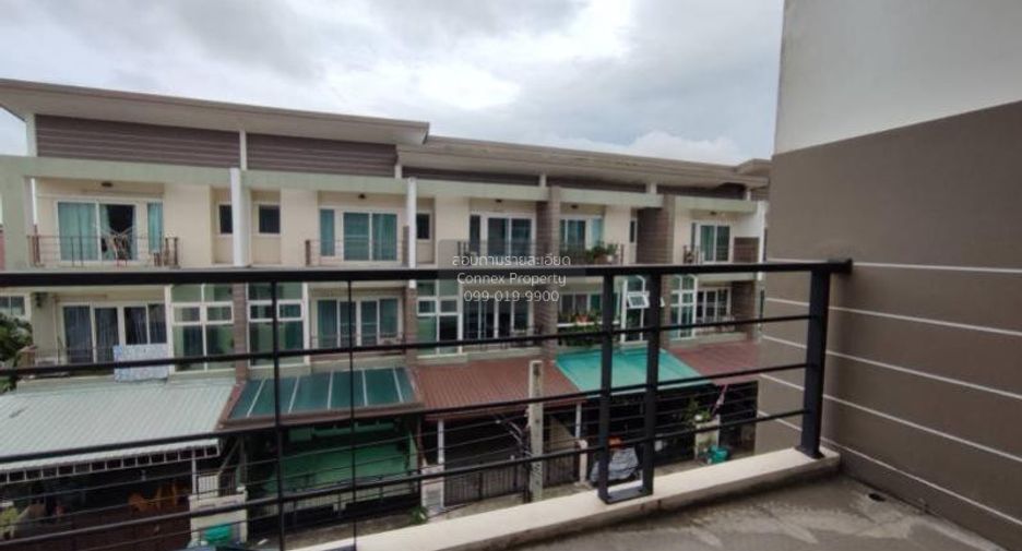 Casa adosada en venta de 4 habitaciones en Thung Khru, Bangkok