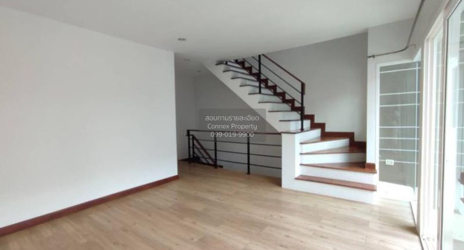 Casa adosada en venta de 4 habitaciones en Thung Khru, Bangkok