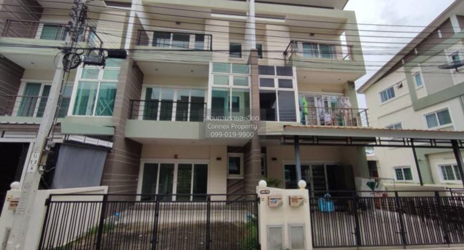 Casa adosada en venta de 4 habitaciones en Thung Khru, Bangkok