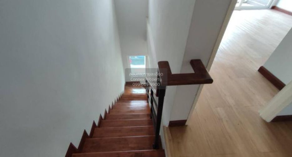 Casa adosada en venta de 4 habitaciones en Thung Khru, Bangkok