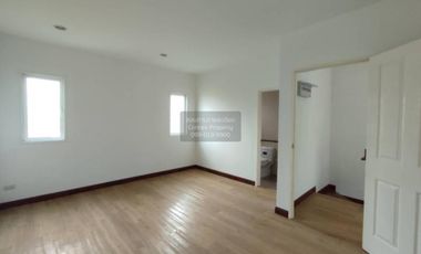 Casa adosada en venta de 4 habitaciones en Thung Khru, Bangkok