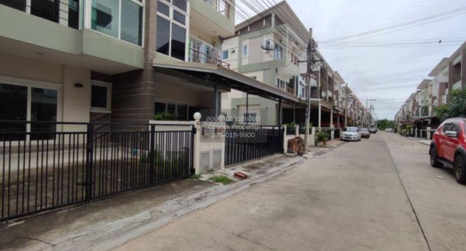 Casa adosada en venta de 4 habitaciones en Thung Khru, Bangkok