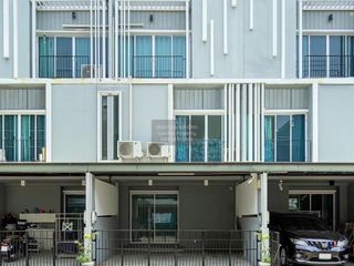 À vendre 3 chambres maison de ville à Chom Thong, Bangkok