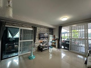 出售 3 卧室 联排别墅 在 Khlong Luang, Pathum Thani