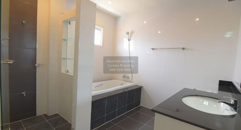 For sale 4 bedrooms house in Thanyaburi, Pathum Thani