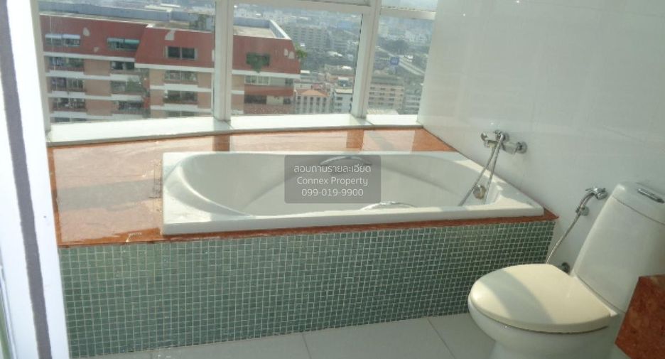 For sale 2 bedrooms condo in Bang Kapi, Bangkok