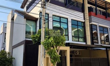 出售 4 卧室 联排别墅 在 Thung Khru, 曼谷