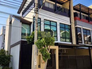 出售 4 卧室 联排别墅 在 Thung Khru, 曼谷