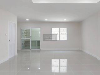 For sale 5 bedrooms townhouse in Mueang Nonthaburi, Nonthaburi