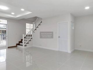 For sale 5 bedrooms townhouse in Mueang Nonthaburi, Nonthaburi