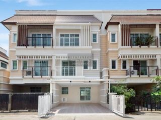 For sale 5 bedrooms townhouse in Mueang Nonthaburi, Nonthaburi