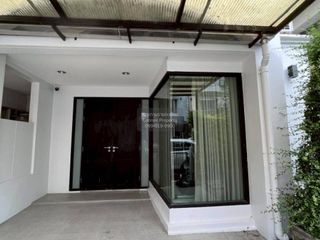 Продажа 3 спальни таунхаус в Чатучак, Бангкок