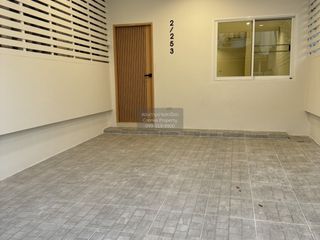 Casa adosada en venta de 2 habitaciones en Chatuchak, Bangkok