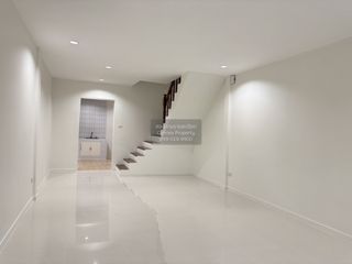 Casa adosada en venta de 2 habitaciones en Chatuchak, Bangkok