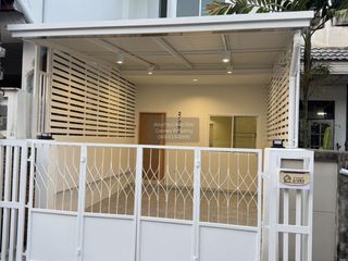 Casa adosada en venta de 2 habitaciones en Chatuchak, Bangkok
