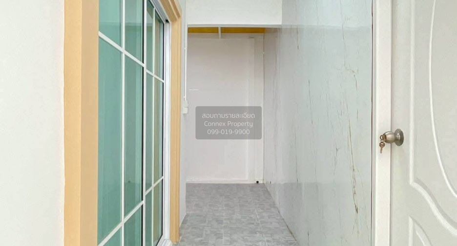 出售 4 卧室 联排别墅 在 Khlong Luang, Pathum Thani