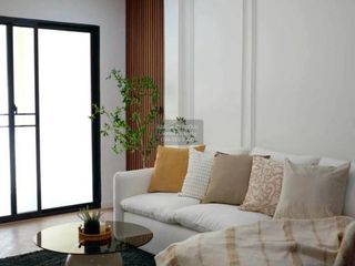 Casa adosada en venta de 2 habitaciones en Bang Kapi, Bangkok
