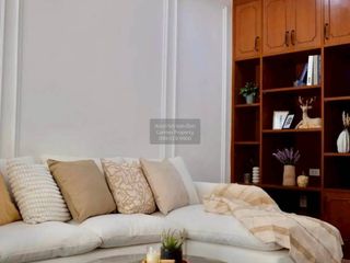 Casa adosada en venta de 2 habitaciones en Bang Kapi, Bangkok