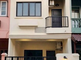 Casa adosada en venta de 2 habitaciones en Bang Kapi, Bangkok