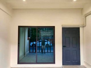 Casa adosada en venta de 2 habitaciones en Bang Kapi, Bangkok