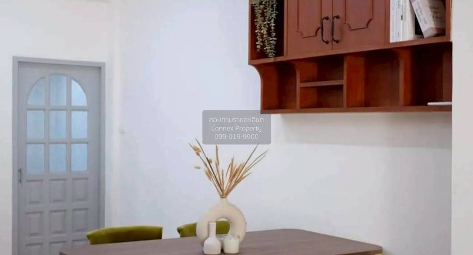 Casa adosada en venta de 2 habitaciones en Bang Kapi, Bangkok