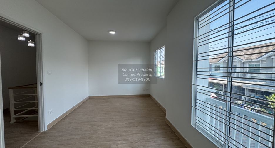 For sale 3 bedrooms townhouse in Bang Khun Thian, Bangkok