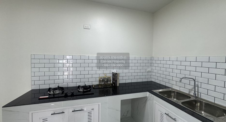 For sale 3 bedrooms townhouse in Bang Khun Thian, Bangkok